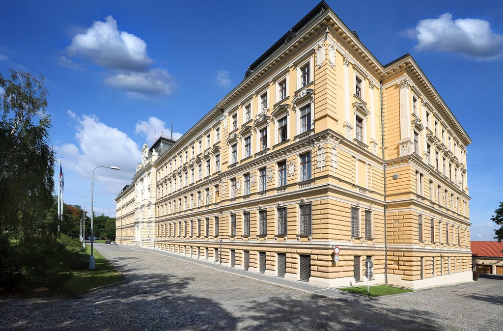 Budova Ministerstva obrany v Praze na Valech