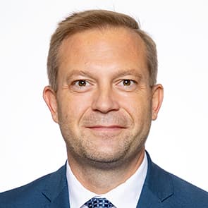 Oficiální fotografie: RNDr. PhDr. Oldřich Hájek, Ph.D., MBA